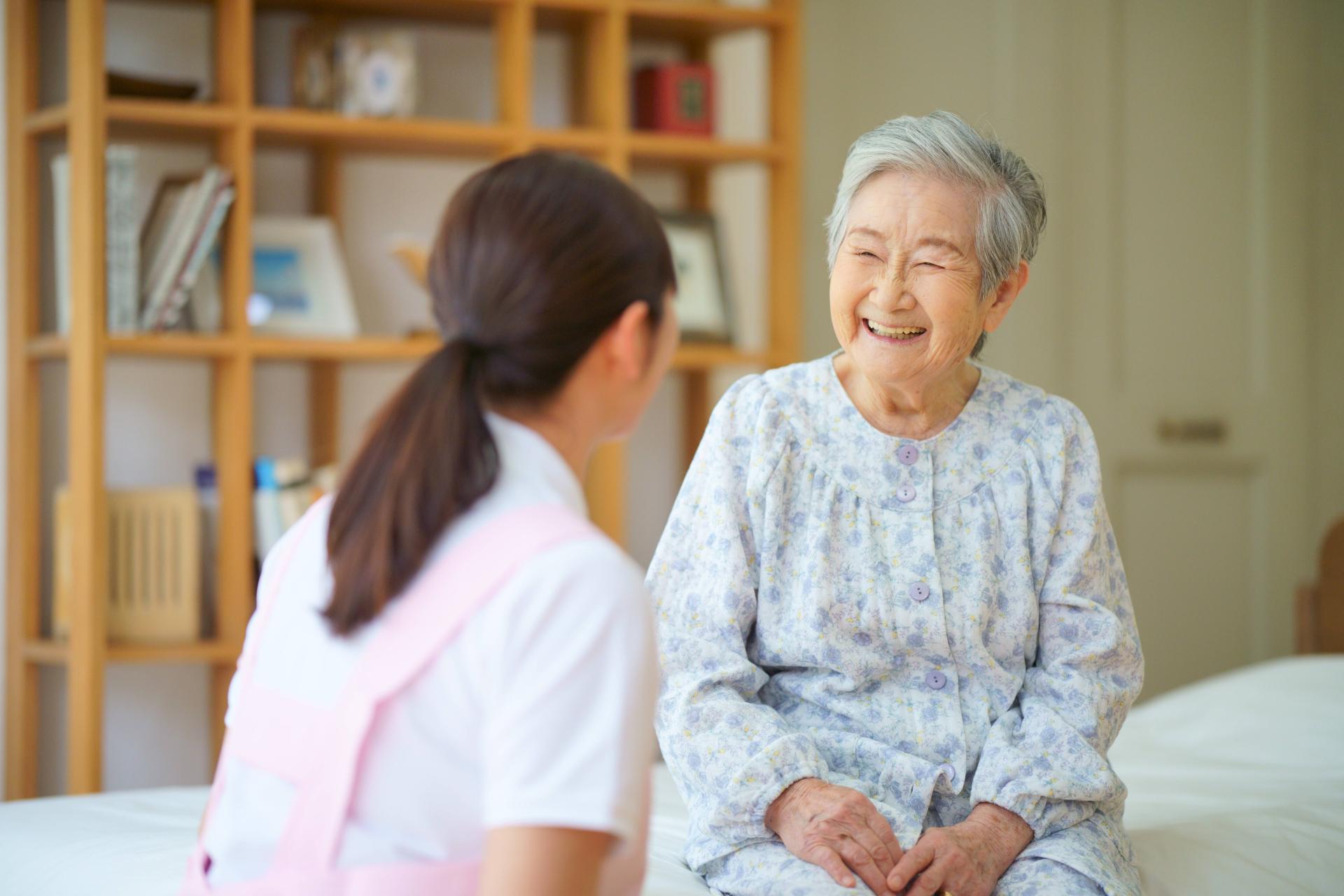 介護職における高齢者とのコミュニケーションの4つのポイント｜会話がうまく行かない時の対処法とは？