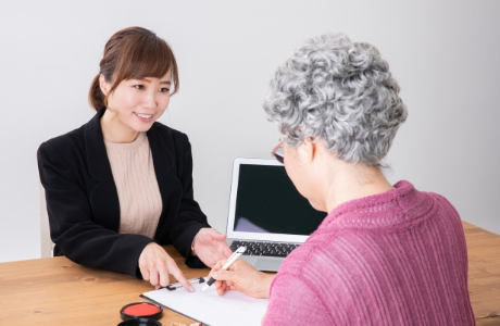 希望や置かれている環境などを考慮して相談をおこないます