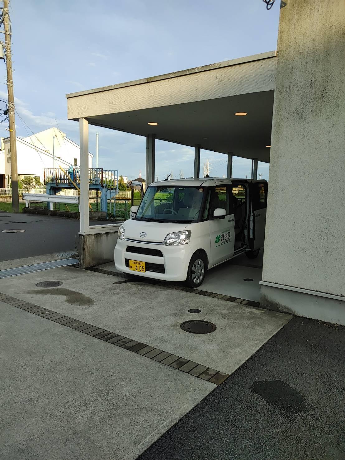 送迎車はコンパクトカーで！